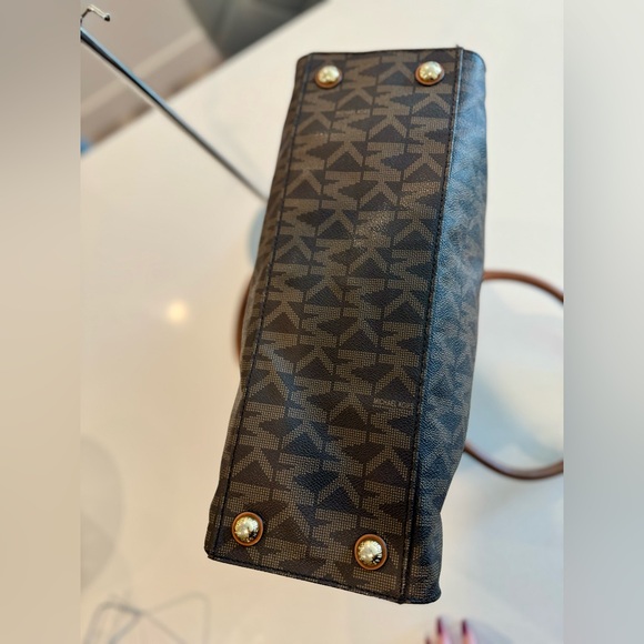 Michael Kors Hamilton Gold lock bag - Picture 7 of 16